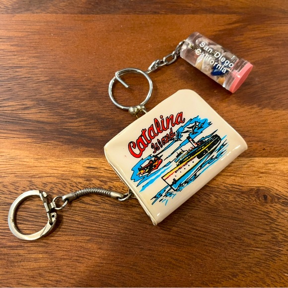 2 Vintage Keychains Coin Purse Catalina Island & Shells San Diego California - Picture 1 of 2